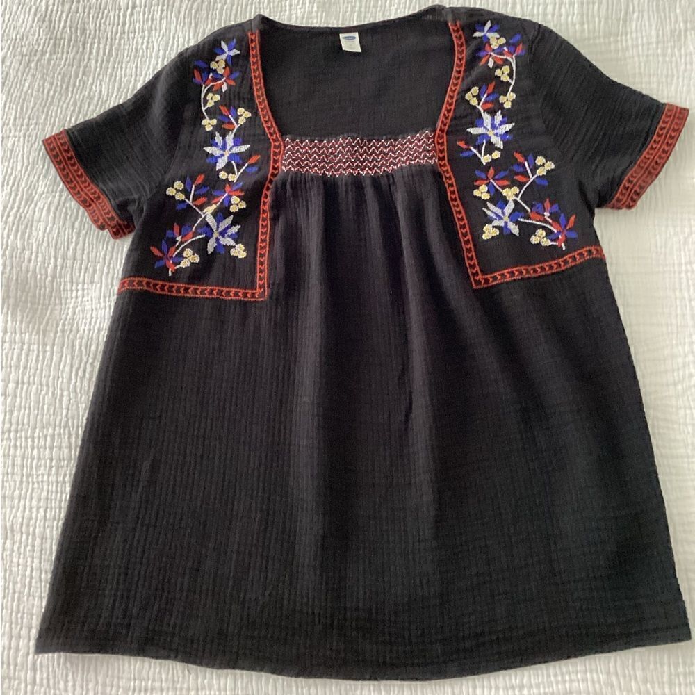 Old Navy M Boho top, black, floral embroidery